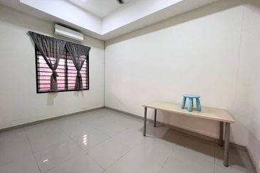[FACING NORTH EAST| PARTIAL FURNISHED| PRIME AREA] 2 Storey Semi D Taman Delima Jaya Dengkil