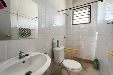 [FACING NORTH EAST| PARTIAL FURNISHED| PRIME AREA] 2 Storey Semi D Taman Delima Jaya Dengkil