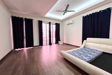 [FACING NORTH EAST| PARTIAL FURNISHED| PRIME AREA] 2 Storey Semi D Taman Delima Jaya Dengkil