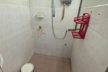 [MAMPU MILIK| TINGKAT 2| DEKAT MASJID] SESUAI UNTUK DUDUK SENDIRI ATAU INVEST] Flat Desa Pandan Kuala Lumpur