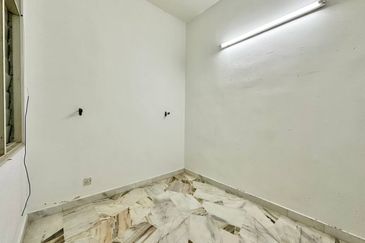 [FREEHOLD| URBAN LIFESTYLE AREA| END LOT IDEAL FOR SMALL AGRI @ HYDROPONIC] 2 Sty Terrace House Taman Setiawangsa Kuala Lumpur