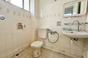 [FREEHOLD| URBAN LIFESTYLE AREA| END LOT IDEAL FOR SMALL AGRI @ HYDROPONIC] 2 Sty Terrace House Taman Setiawangsa Kuala Lumpur