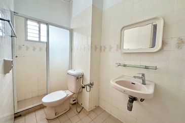 [FREEHOLD| URBAN LIFESTYLE AREA| END LOT IDEAL FOR SMALL AGRI @ HYDROPONIC] 2 Sty Terrace House Taman Setiawangsa Kuala Lumpur