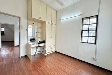 [FREEHOLD| URBAN LIFESTYLE AREA| END LOT IDEAL FOR SMALL AGRI @ HYDROPONIC] 2 Sty Terrace House Taman Setiawangsa Kuala Lumpur