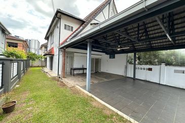 [FREEHOLD| URBAN LIFESTYLE AREA| END LOT IDEAL FOR SMALL AGRI @ HYDROPONIC] 2 Sty Terrace House Taman Setiawangsa Kuala Lumpur