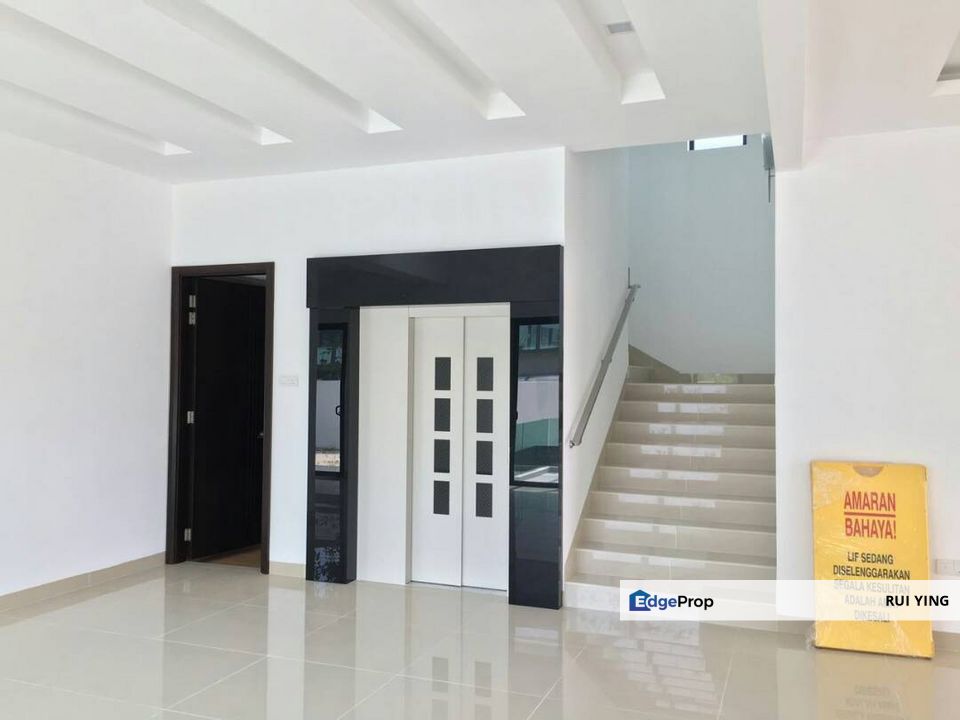 3 Storey Bungalow Bandar Mahkota Cheras with Good Condition, Selangor, Cheras