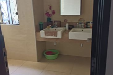 3 Storey Bungalow Fully Furnished For Sale