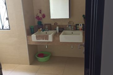 3 Storey Bungalow Fully Furnished For Sale