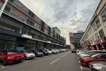 Ground & Mezzanine Shop For Rent @ Taman Connaught Uc Square, UCSI