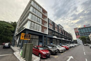 Ground & Mezzanine Shop For Rent @ Taman Connaught Uc Square, UCSI