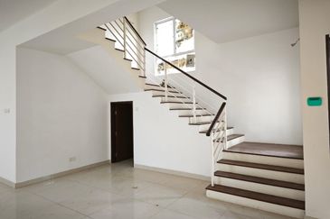 3 Storey Bungalow Fully Furnished For Sale