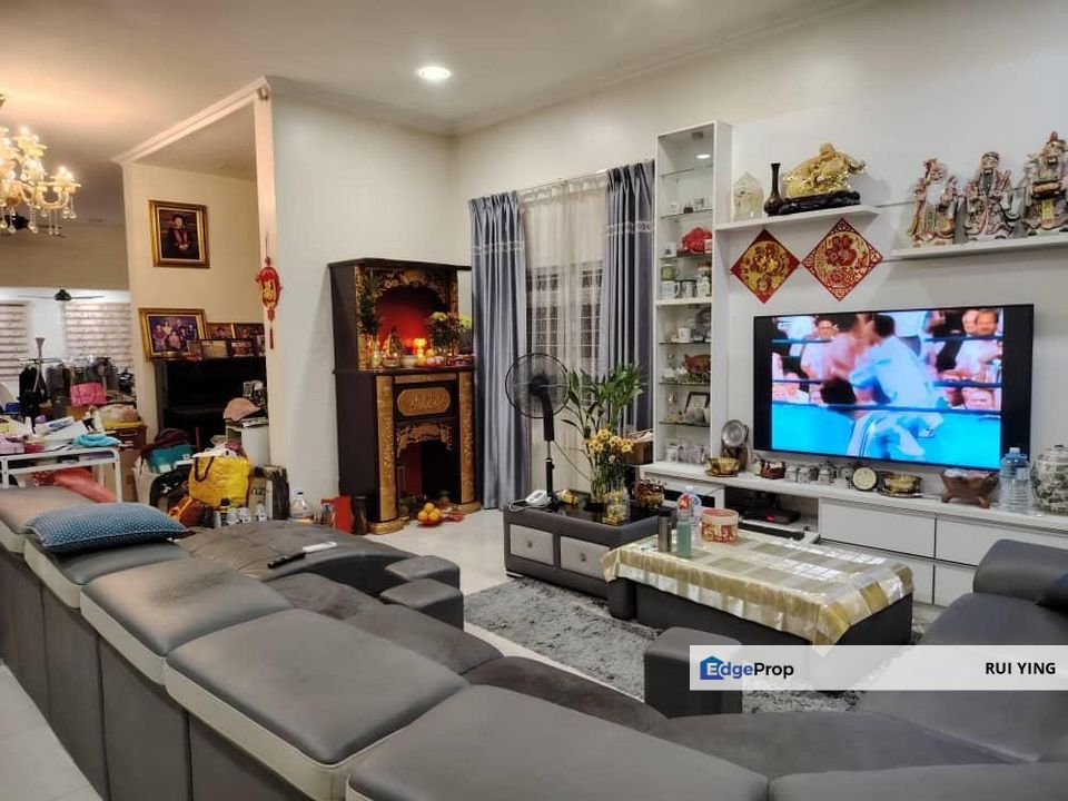 Spacious Bungalow for Sale @ Bandar Tun Hussein Onn , Well Kept Unit, Selangor, Cheras