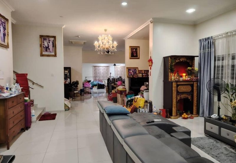 Spacious Bungalow for Sale @ Bandar Tun Hussein Onn , Well Kept Unit
