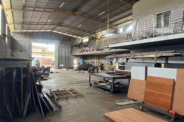 Kuala Langat Jenjarom Batu Suitable For Warehouse / Factory / Manufacturing Production