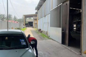 Kuala Langat Jenjarom Batu Suitable For Warehouse / Factory / Manufacturing Production