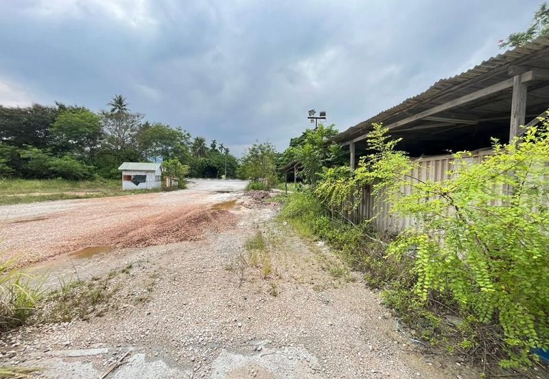 4.7 acres first lot land at chemor, Perak