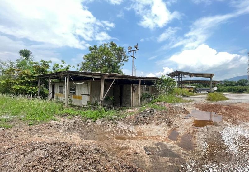 4.7 acres first lot land at chemor, Perak