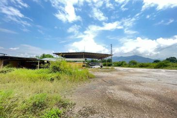 4.7 acres first lot land at chemor, Perak