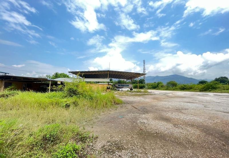 4.7 acres first lot land at chemor, Perak