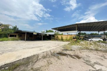 4.7 acres first lot land at chemor, Perak