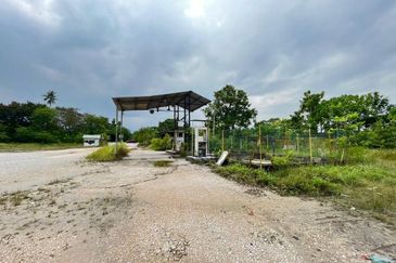 4.7 acres first lot land at chemor, Perak