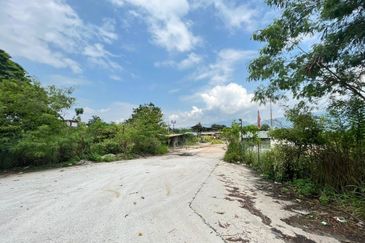 4.7 acres first lot land at chemor, Perak