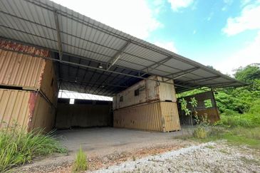 4.7 acres first lot land at chemor, Perak