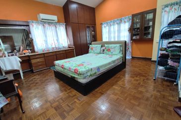 SS3, PJ, 2 storey Bungalow