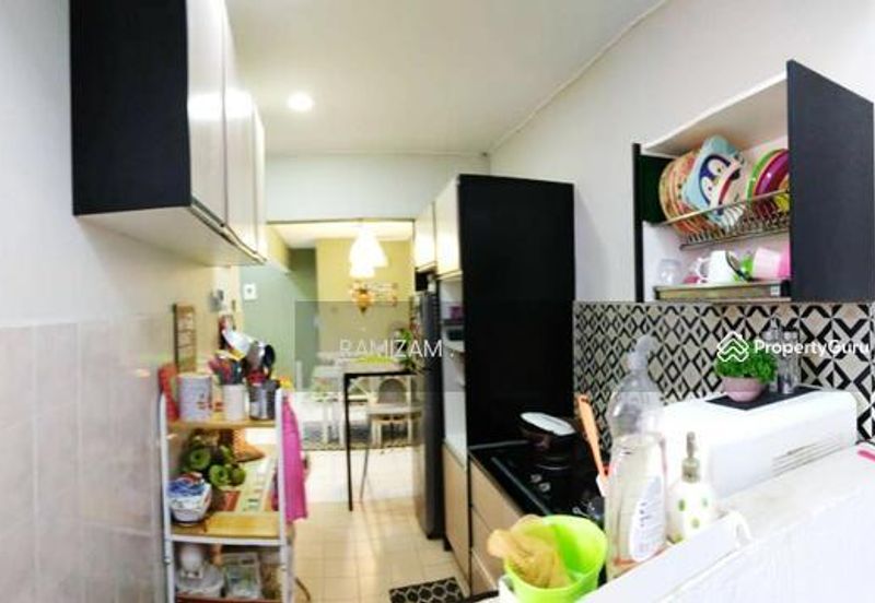 Sri Puteri (Earls Court), Ukay Perdana