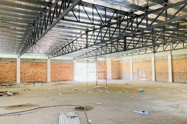 Bangunan Hypermarket 1.5 Tingkat di Dungun Terengganu Utk Dijual