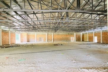 Bangunan Hypermarket 1.5 Tingkat di Dungun Terengganu Utk Dijual