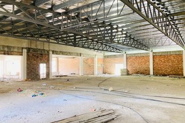 Bangunan Hypermarket 1.5 Tingkat di Dungun Terengganu Utk Dijual