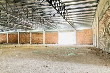 Bangunan Hypermarket 1.5 Tingkat di Dungun Terengganu Utk Dijual