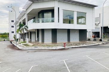 Freehold 2 Storey Corner ShopLot Desa Kolej Bandar Baru Nilai For Sale