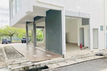 Freehold 2 Storey Corner ShopLot Desa Kolej Bandar Baru Nilai For Sale