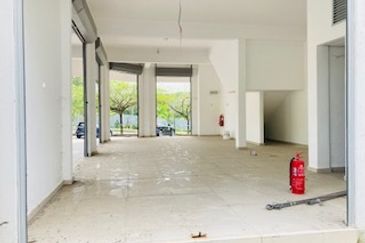 Freehold 2 Storey Corner ShopLot Desa Kolej Bandar Baru Nilai For Sale
