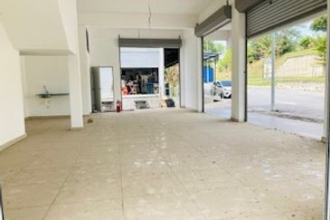 Freehold 2 Storey Corner ShopLot Desa Kolej Bandar Baru Nilai For Sale