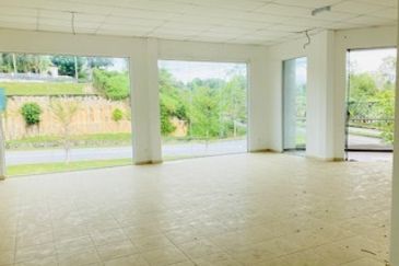 Freehold 2 Storey Corner ShopLot Desa Kolej Bandar Baru Nilai For Sale