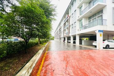 Neos @ PandanMas Townhouse