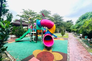 Neos @ PandanMas Townhouse