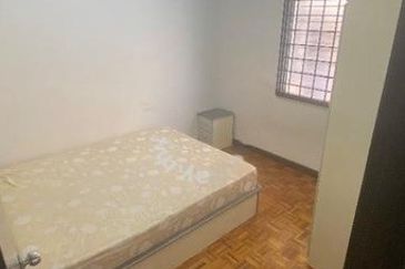 Sri Puteri (Earls Court), Ukay Perdana