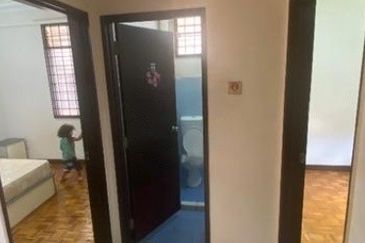 Sri Puteri (Earls Court), Ukay Perdana