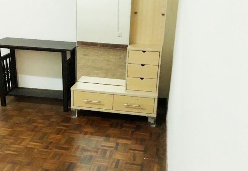 ADMIRAL MARINA CRESENT