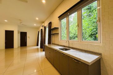 Townhouse Hevea Kemensah Taman Melawati For Sale