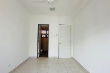 Near LRT Sentul 4 Parkings Rafflesia Condominium Sentul KL For Sale