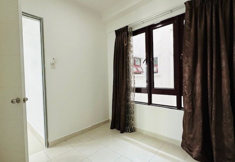 Near LRT Sentul 4 Parkings Rafflesia Condominium Sentul KL For Sale