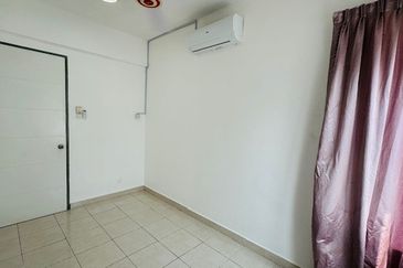 Near LRT Sentul 4 Parkings Rafflesia Condominium Sentul KL For Sale