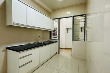 Near LRT Sentul 4 Parkings Rafflesia Condominium Sentul KL For Sale