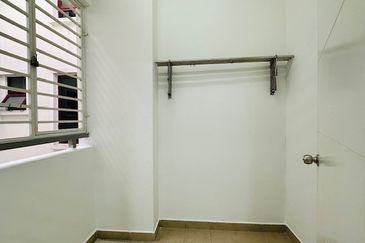 Near LRT Sentul 4 Parkings Rafflesia Condominium Sentul KL For Sale