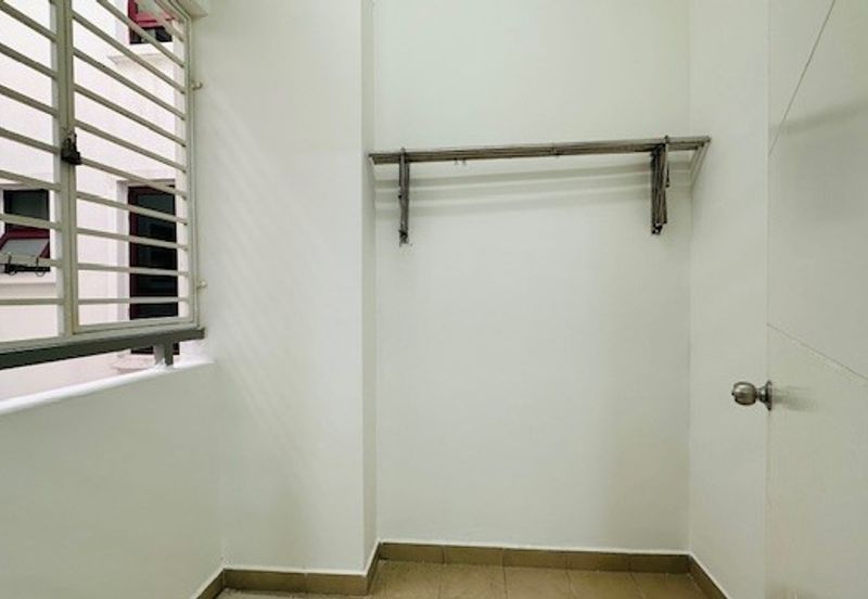 Near LRT Sentul 4 Parkings Rafflesia Condominium Sentul KL For Sale